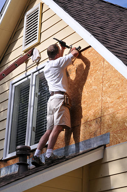 Affordable siding repair and maintenance services in Fowler, CA